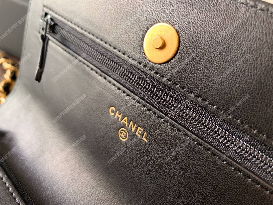 Ch*el 19 wallet on chain black