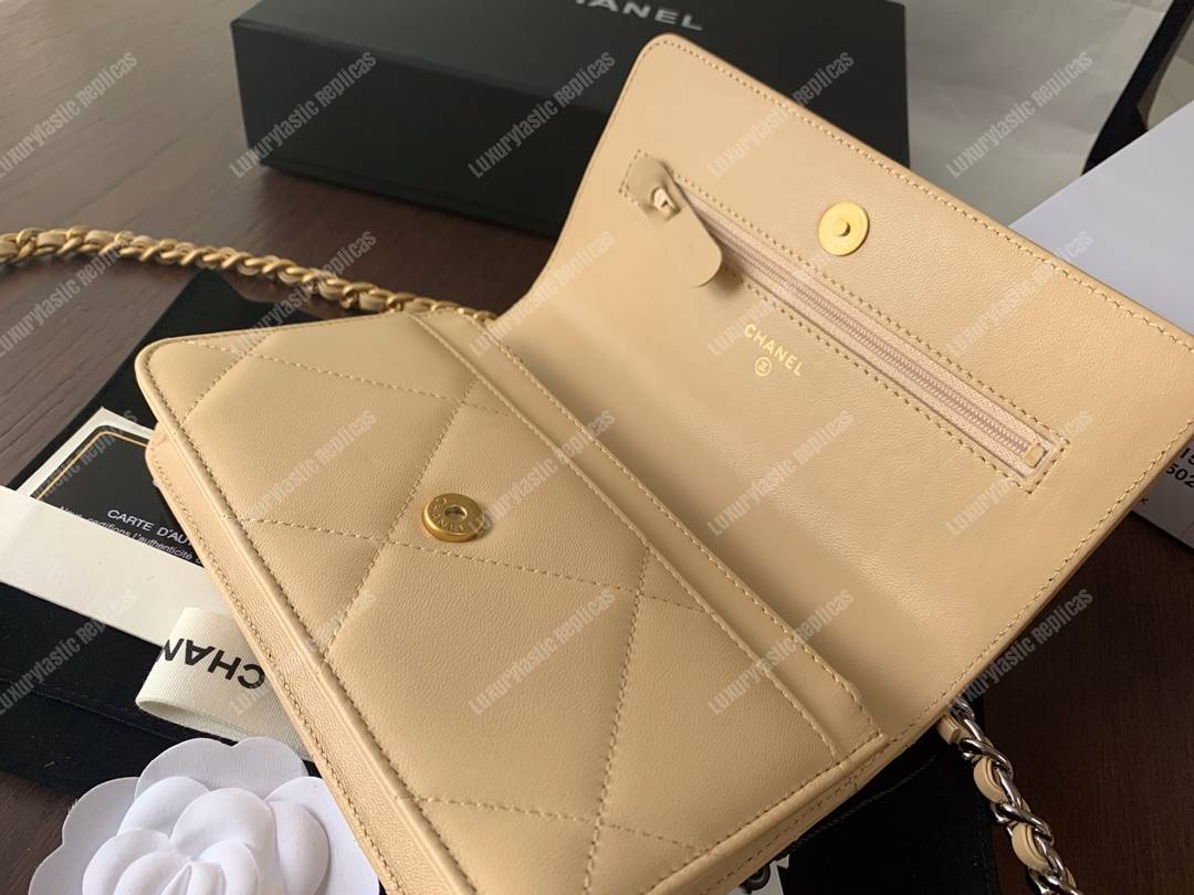 Ch*el 19 wallet on chain beige