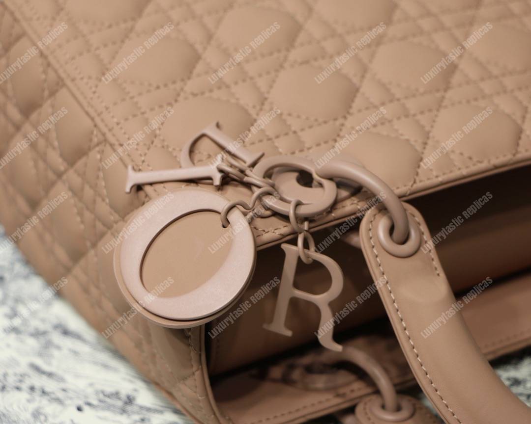 lady D*or ultra-matte medium bag pink