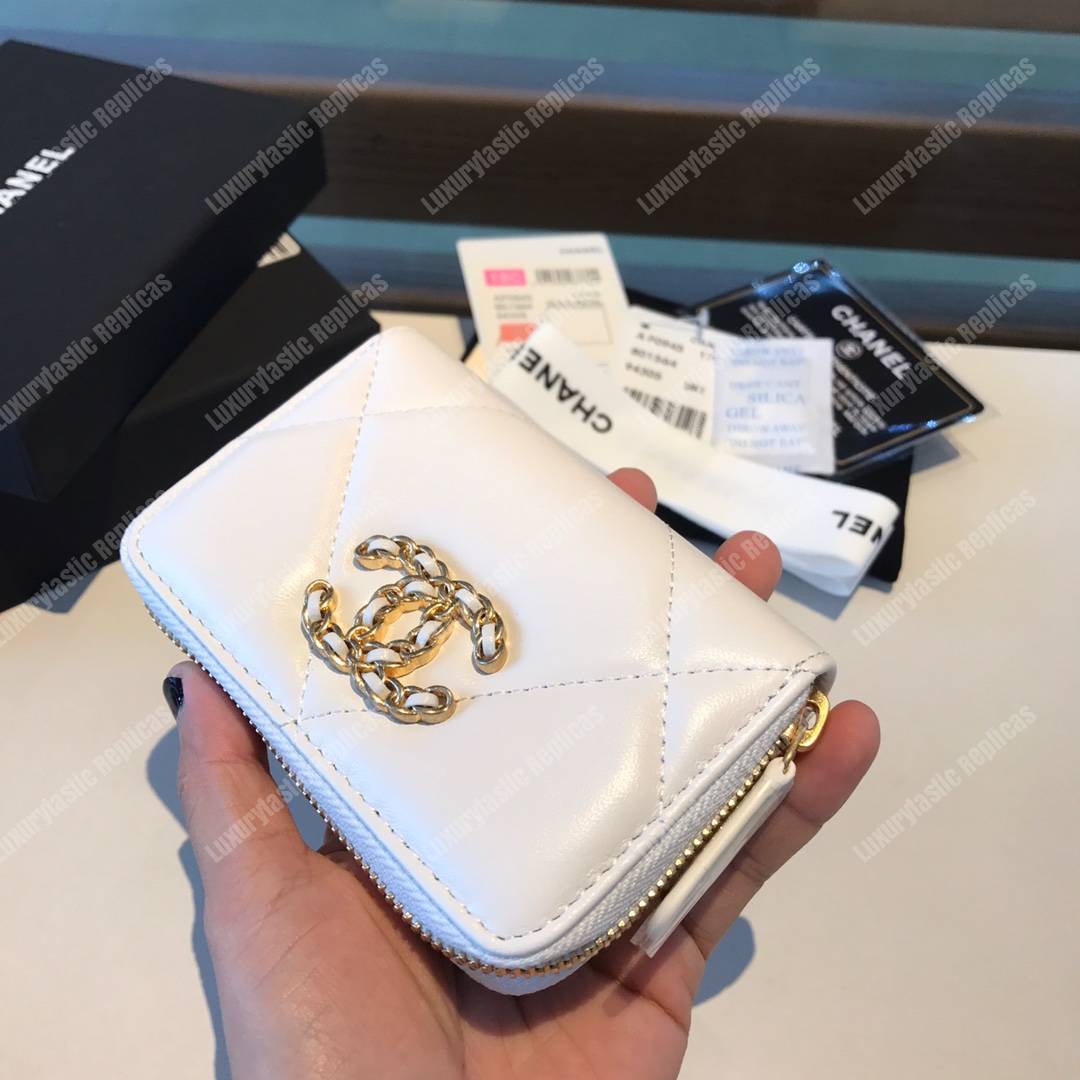 Ch*el 19 zipped coin purse white