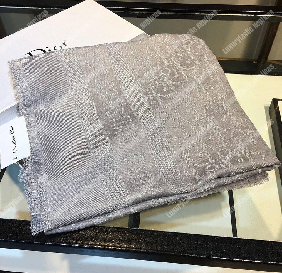 CD Oblique 140 Stole Grey