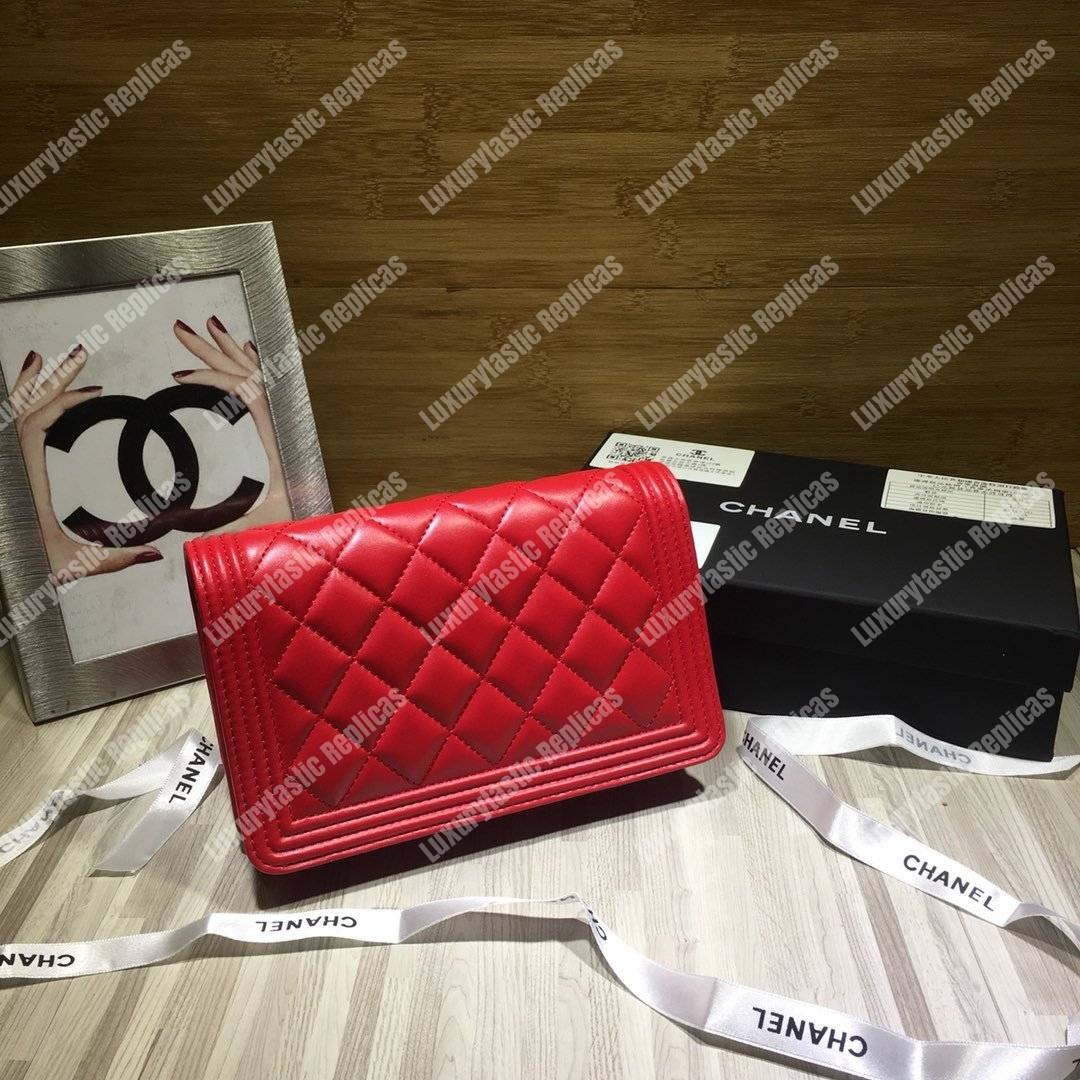 Ch*el le boy wallet on chain – woc red quilted lambskin gold-toned