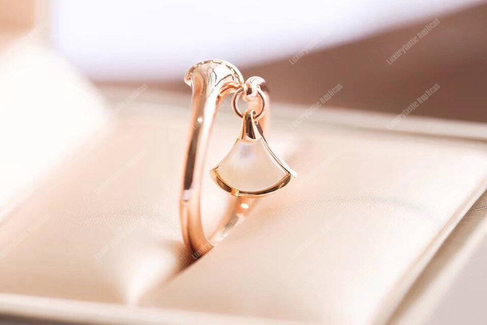 B*l*ai divas’ dream ring white