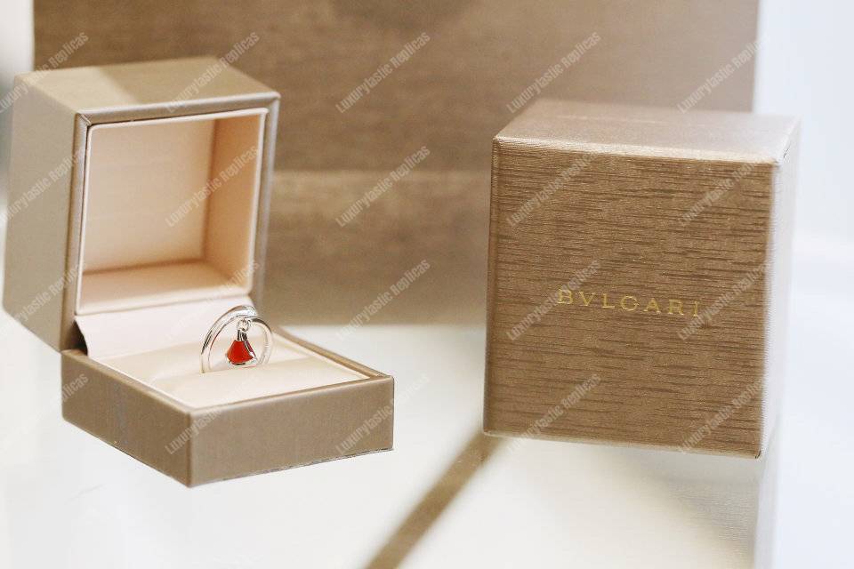 B*l*ai divas’ dream ring red