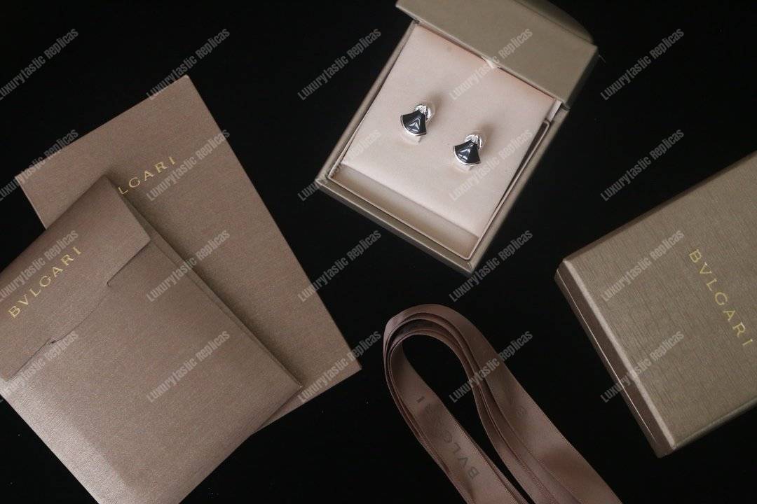 B*l*ai divas’ dream 2 diamonds earrings black