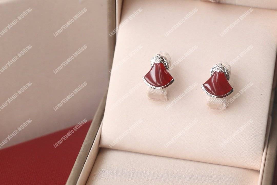 B*l*ai divas’ dream 2 diamonds earrings red
