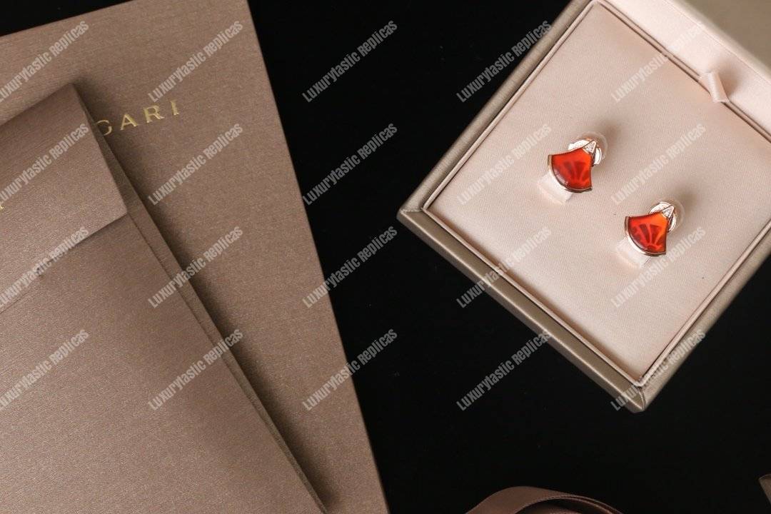 B*l*ai divas’ dream 2 diamonds earrings red
