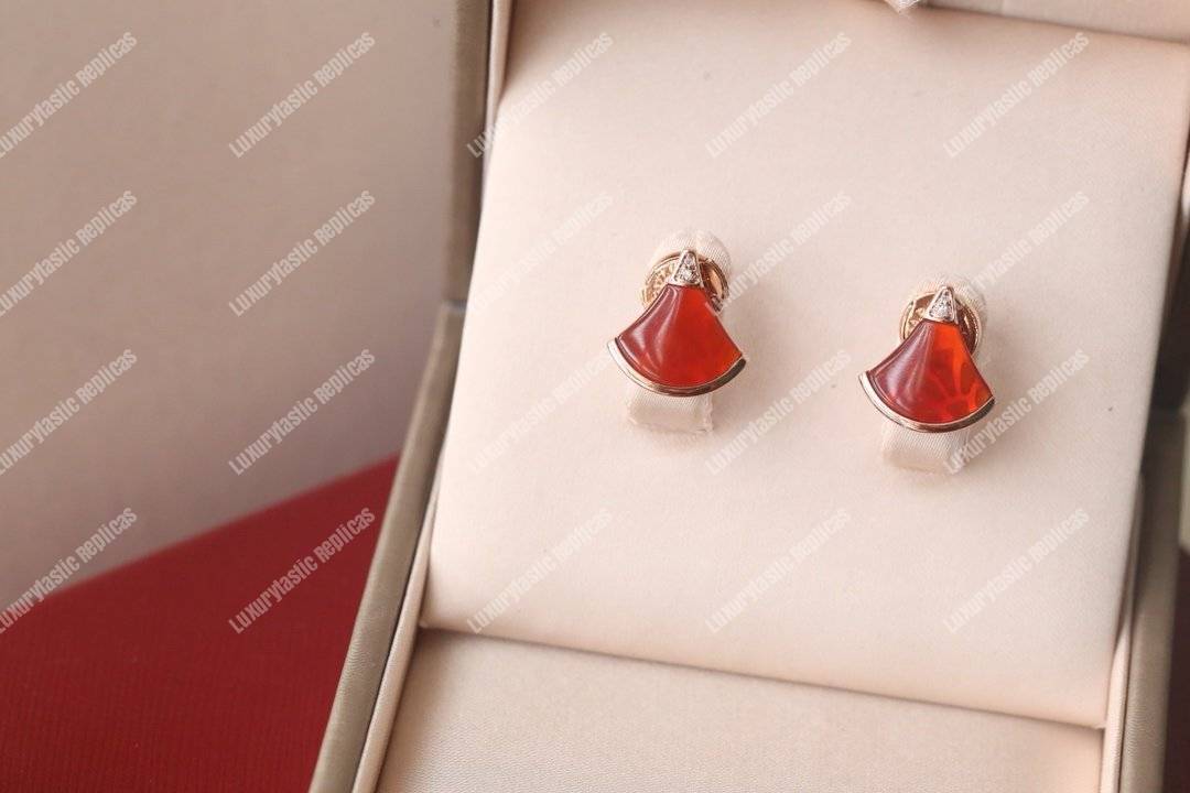 B*l*ai divas’ dream 2 diamonds earrings red