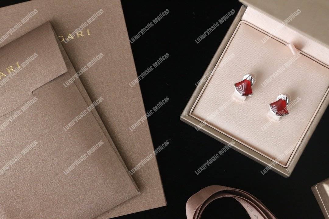 B*l*ai divas’ dream 2 diamonds earrings red