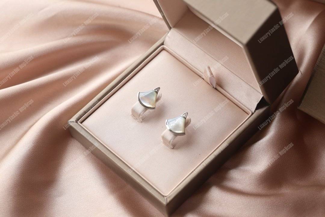 B*l*ai divas’ dream 2 diamonds earrings white