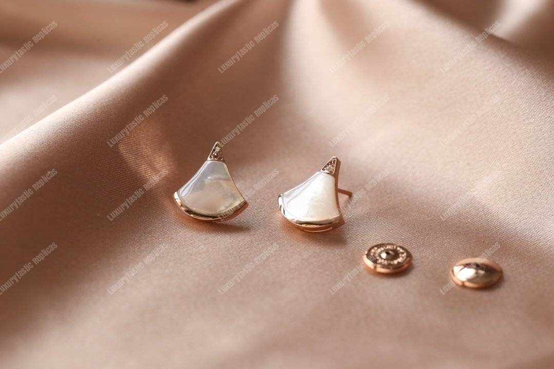 B*l*ai divas’ dream 2 diamonds earrings white