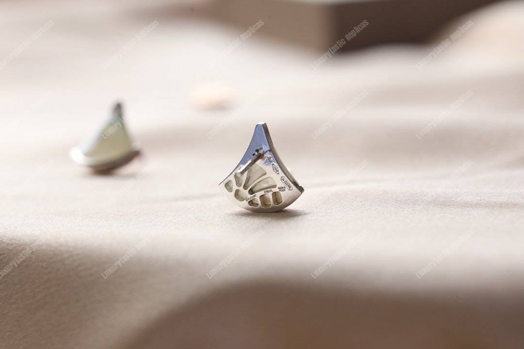 B*l*ai divas’ dream 2 diamonds earrings white