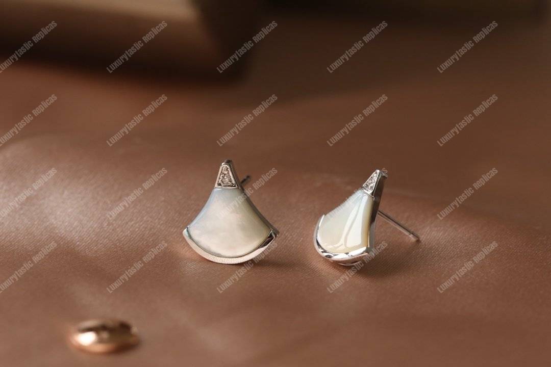 B*l*ai divas’ dream 2 diamonds earrings white