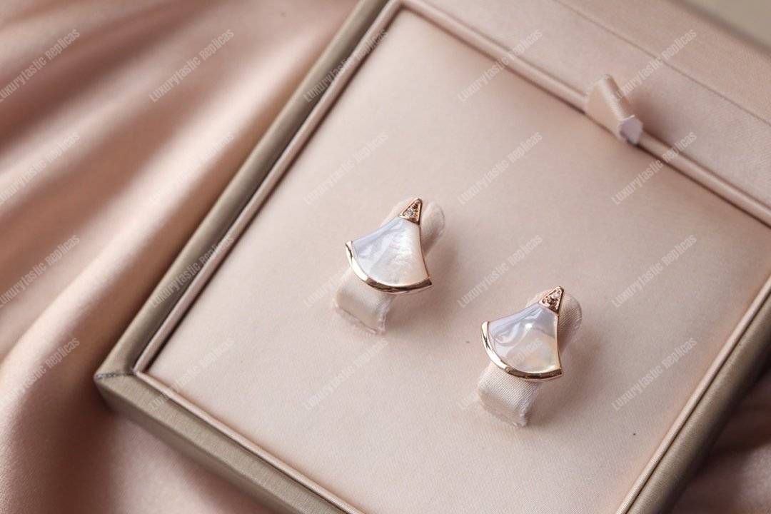 B*l*ai divas’ dream 2 diamonds earrings white