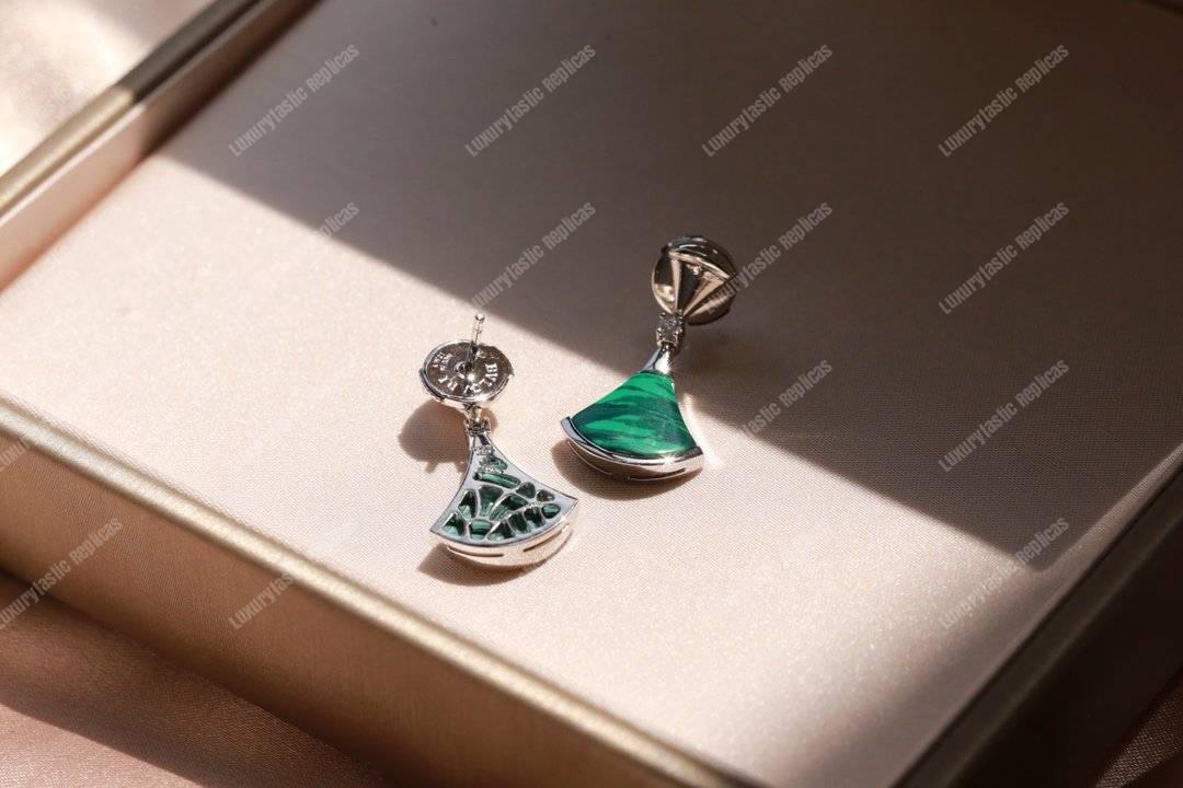 B*l*ai divas’ dream 2 diamonds earrings green