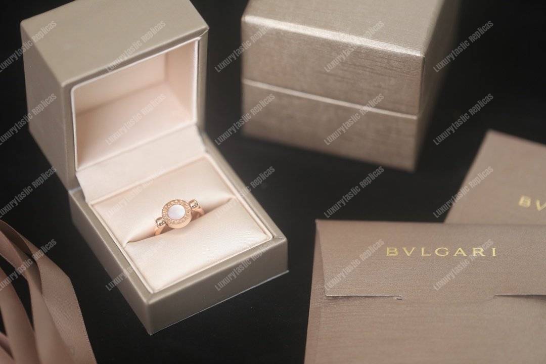 B*l*ai B*l*ai ring white