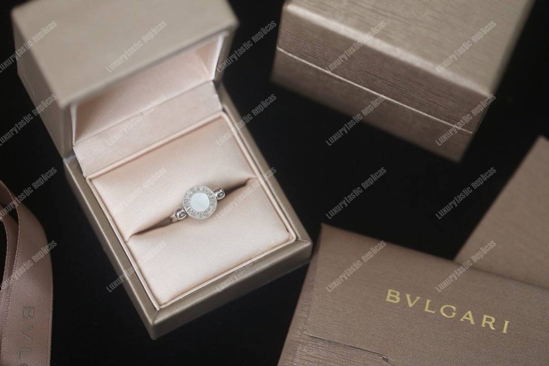 B*l*ai B*l*ai ring white