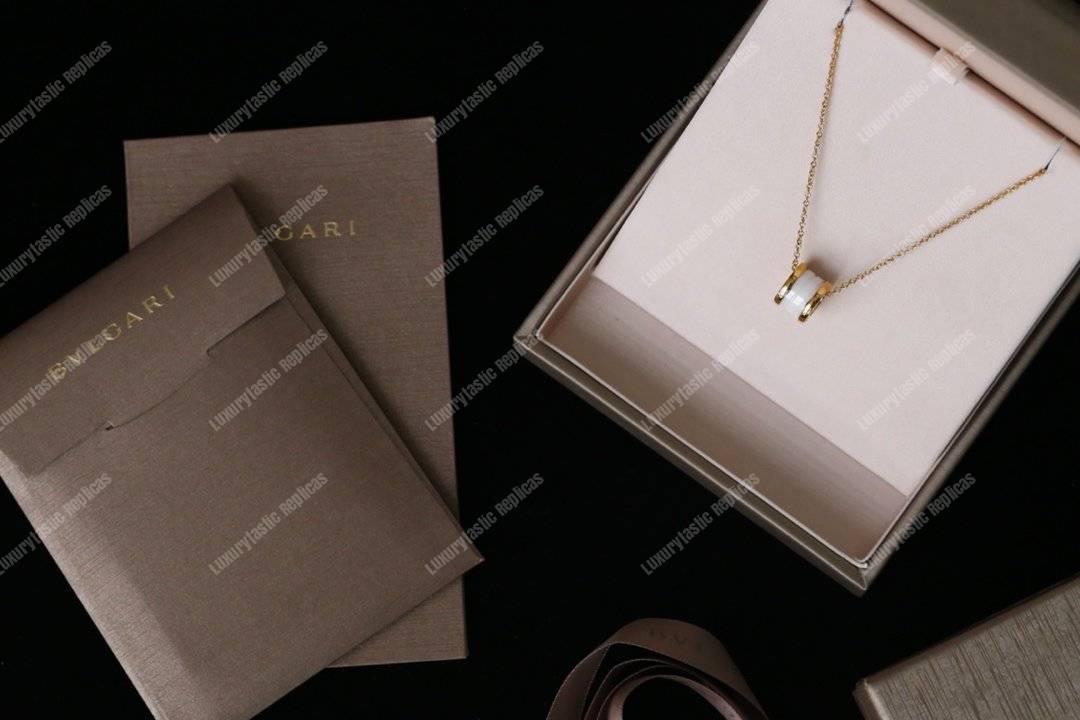 B*l*ai b.zero1 necklace with small round white ceramic pendant