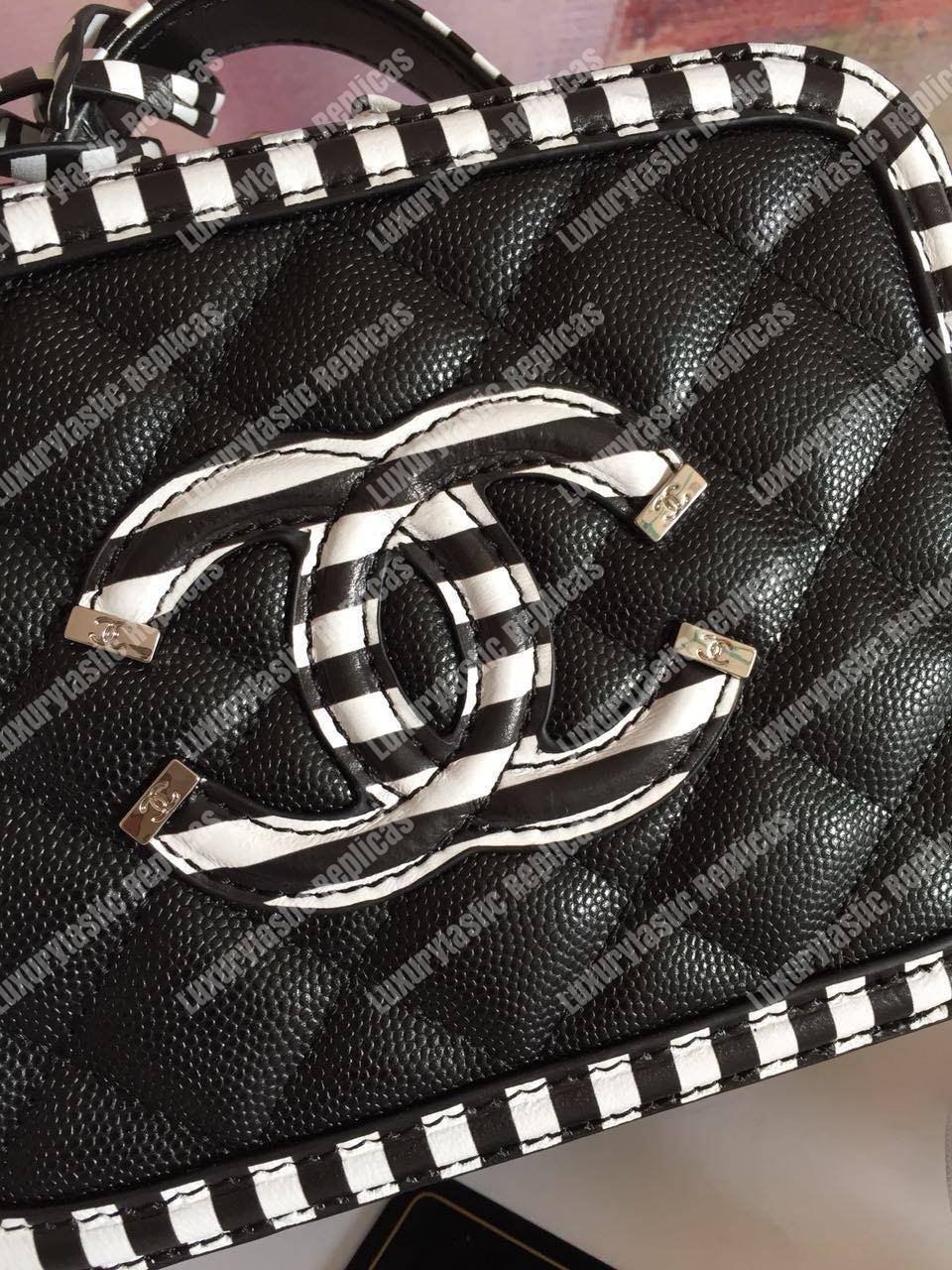 Ch*el small vanity case black