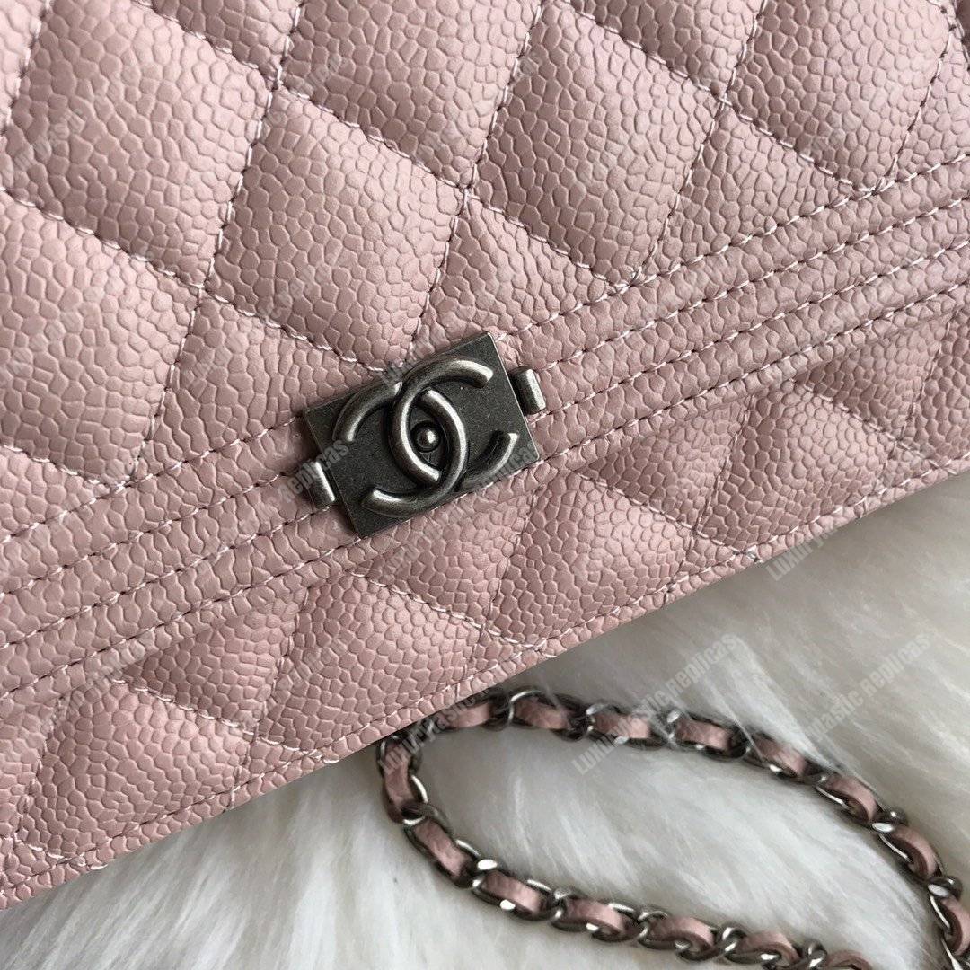 Ch*el le boy wallet on chain – woc light pink caviar silver-toned