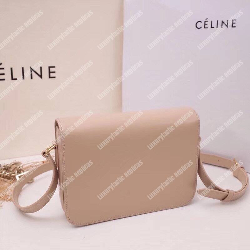 Ce**e medium triomphe bag in shiny calfskin nude