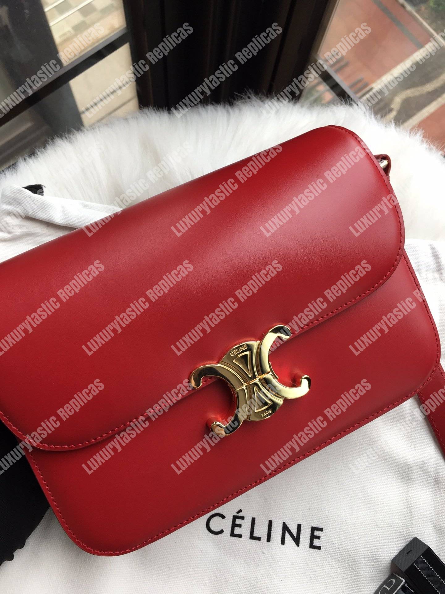 Ce**e medium triomphe bag in shiny calfskin red
