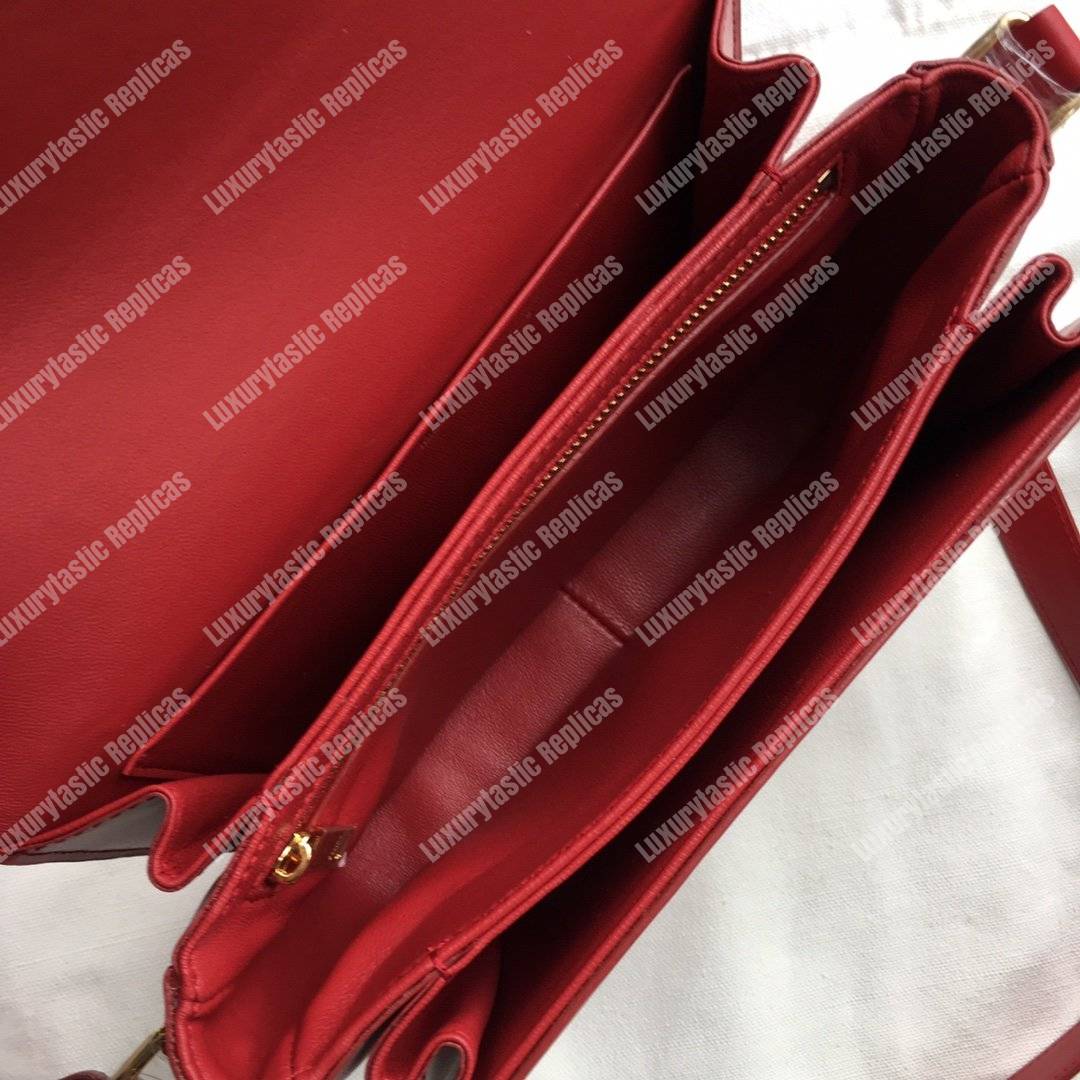 Ce**e medium triomphe bag in shiny calfskin red