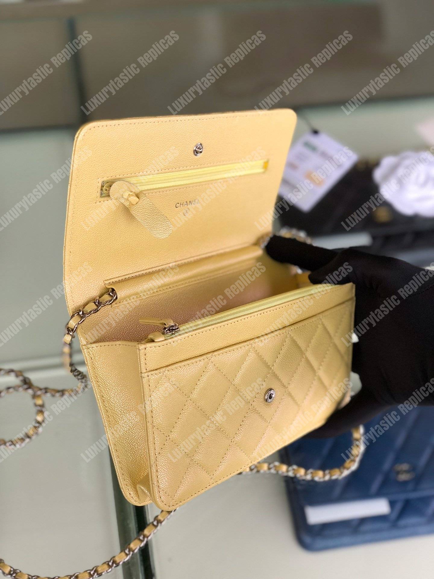 Ch*el wallet on chain – woc classic caviar silver-toned metal light yellow