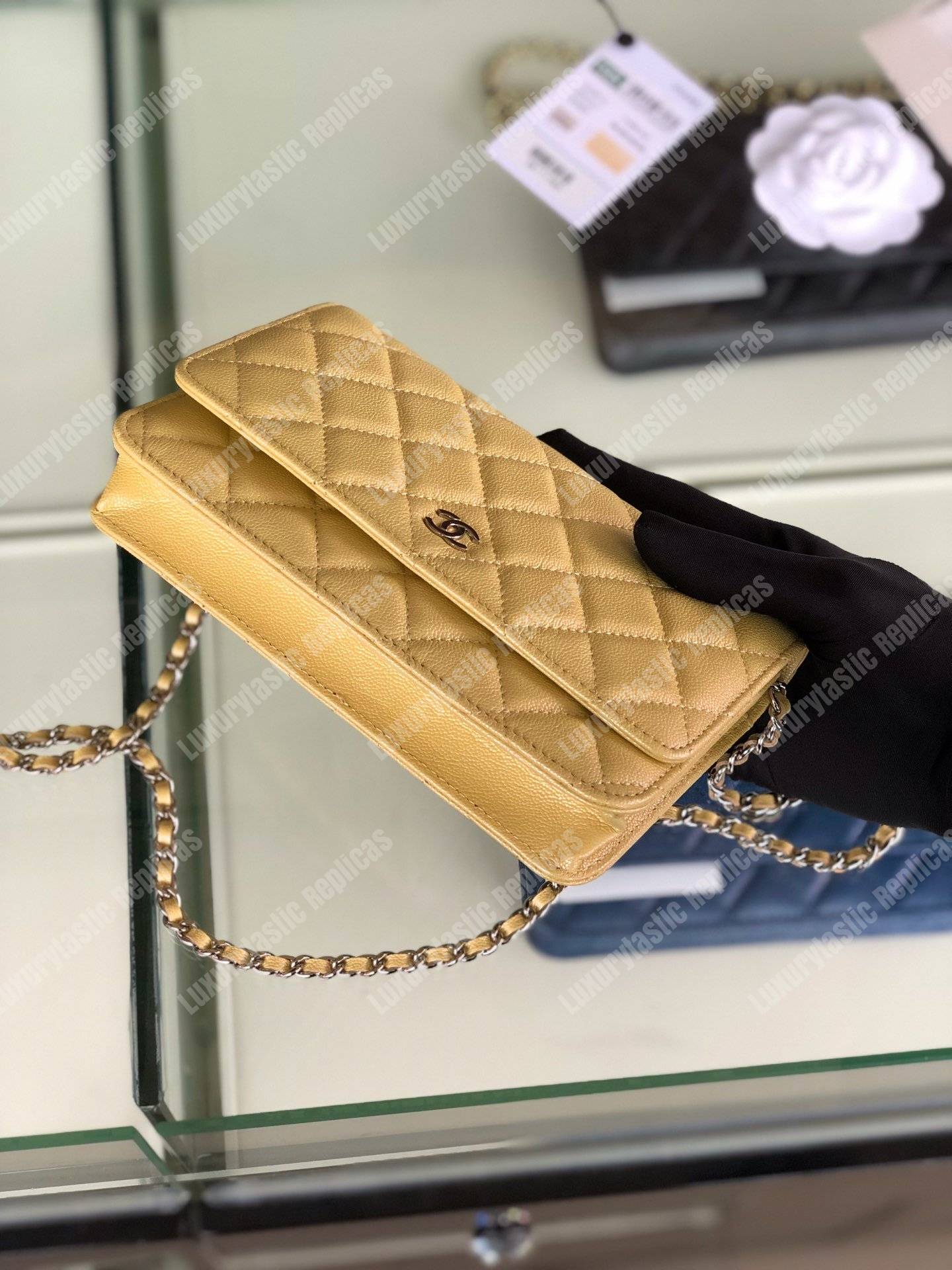 Ch*el wallet on chain – woc classic caviar silver-toned metal light yellow