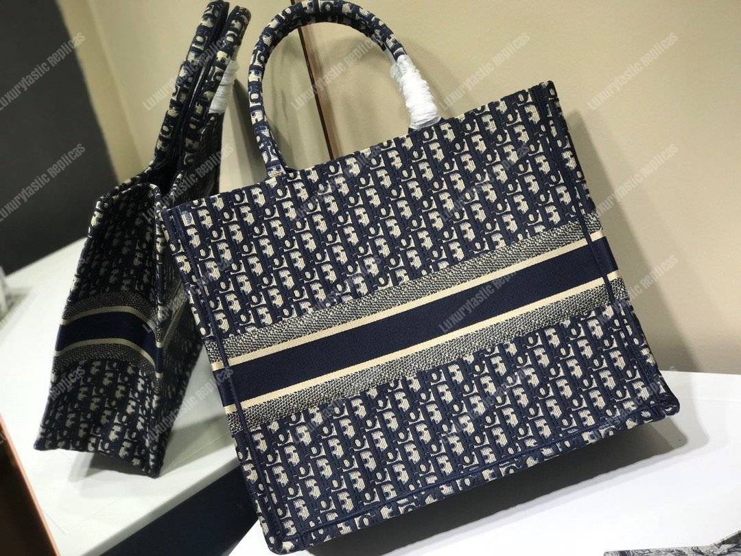 D*or book tote bag in embroidered canvas blue D*or oblique