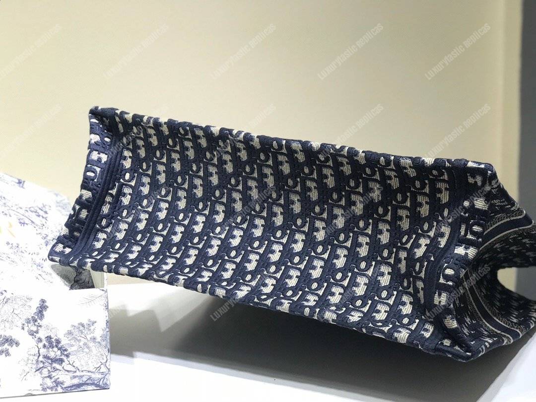 D*or book tote bag in embroidered canvas blue D*or oblique