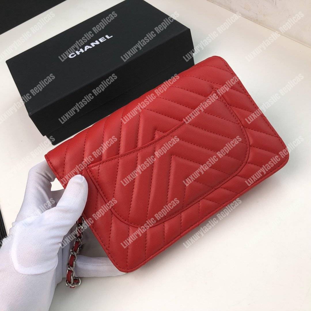 Ch*el wallet on chain – woc chevron lambskin red silver-toned