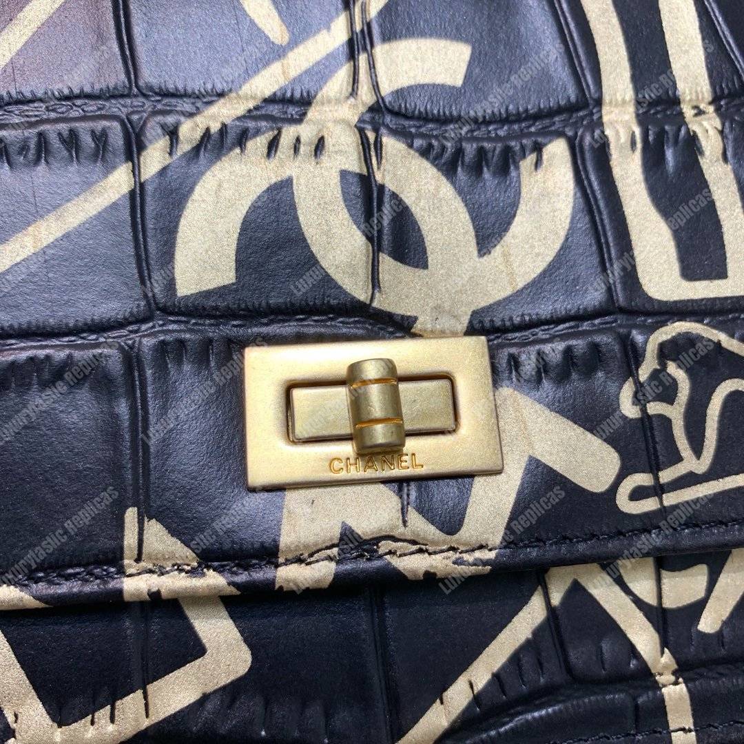 Ch*el wallet on chain – woc crocodile-embossed print gold-toned