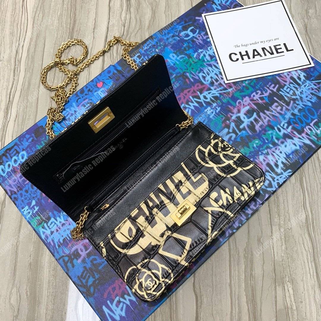 Ch*el wallet on chain – woc crocodile-embossed print gold-toned