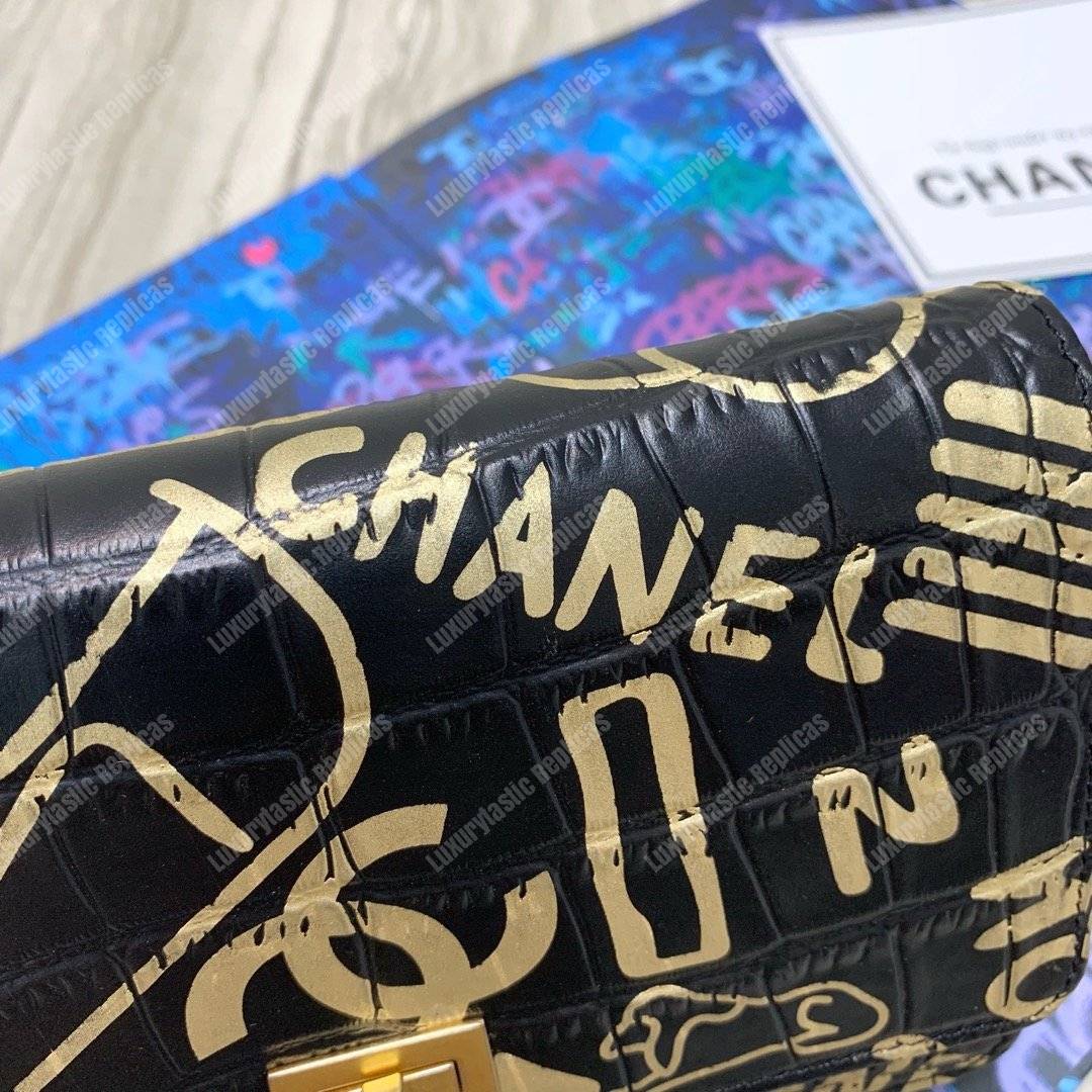 Ch*el wallet on chain – woc crocodile-embossed print gold-toned