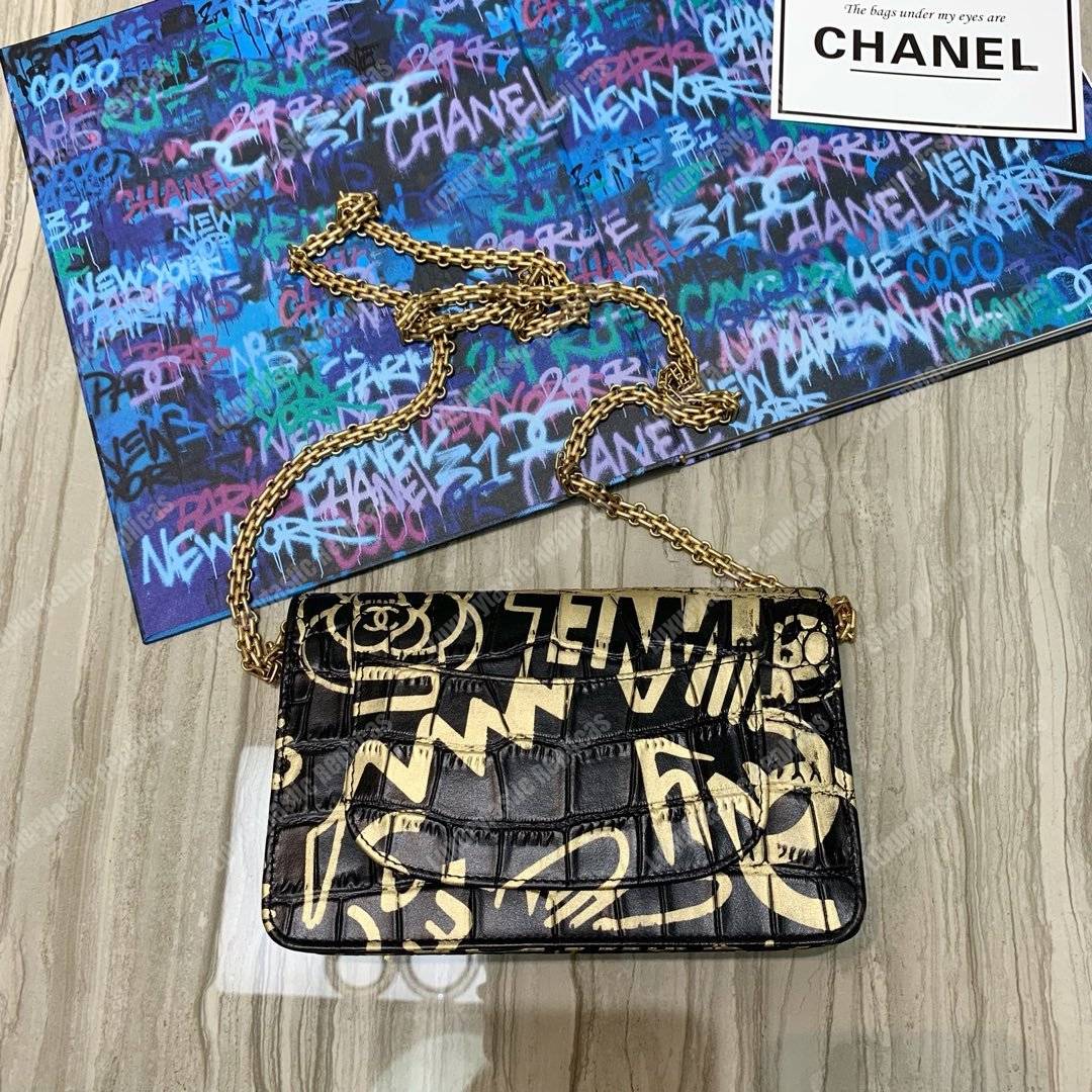 Ch*el wallet on chain – woc crocodile-embossed print gold-toned