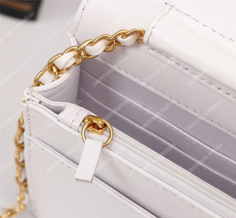 Ch*el gabrielle wallet on chain – woc crocodile embossed leather white