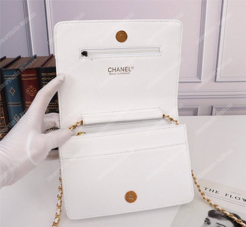 Ch*el gabrielle wallet on chain – woc crocodile embossed leather white