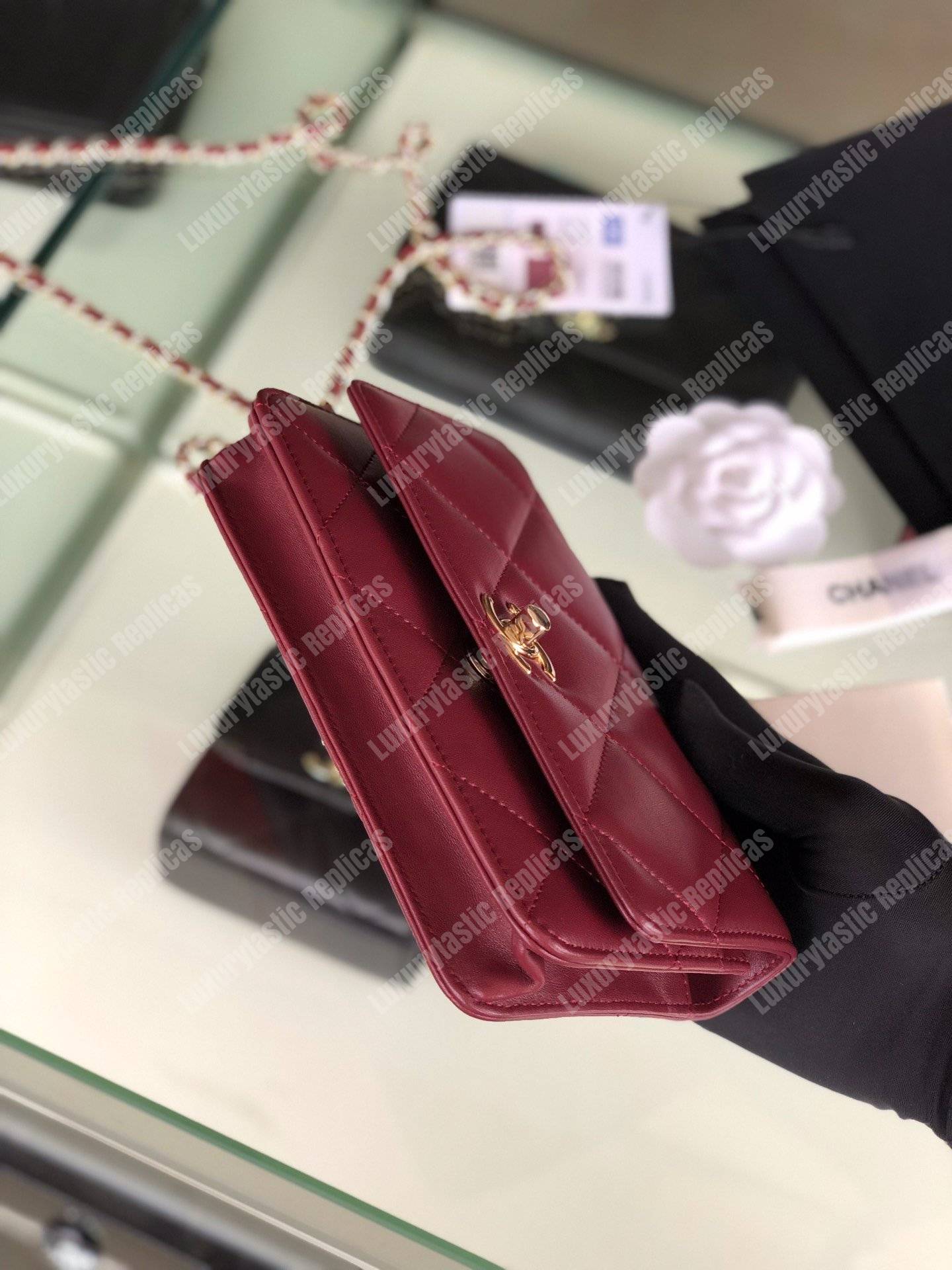 Ch*el wallet on chain – woc lambskin gold-toned metal maroon