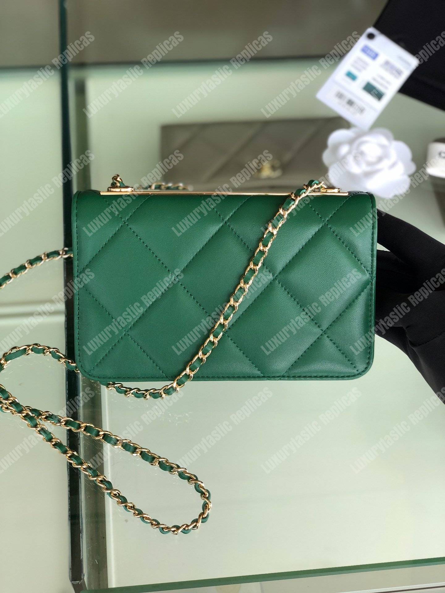 Ch*el wallet on chain – woc lambskin gold-toned metal green