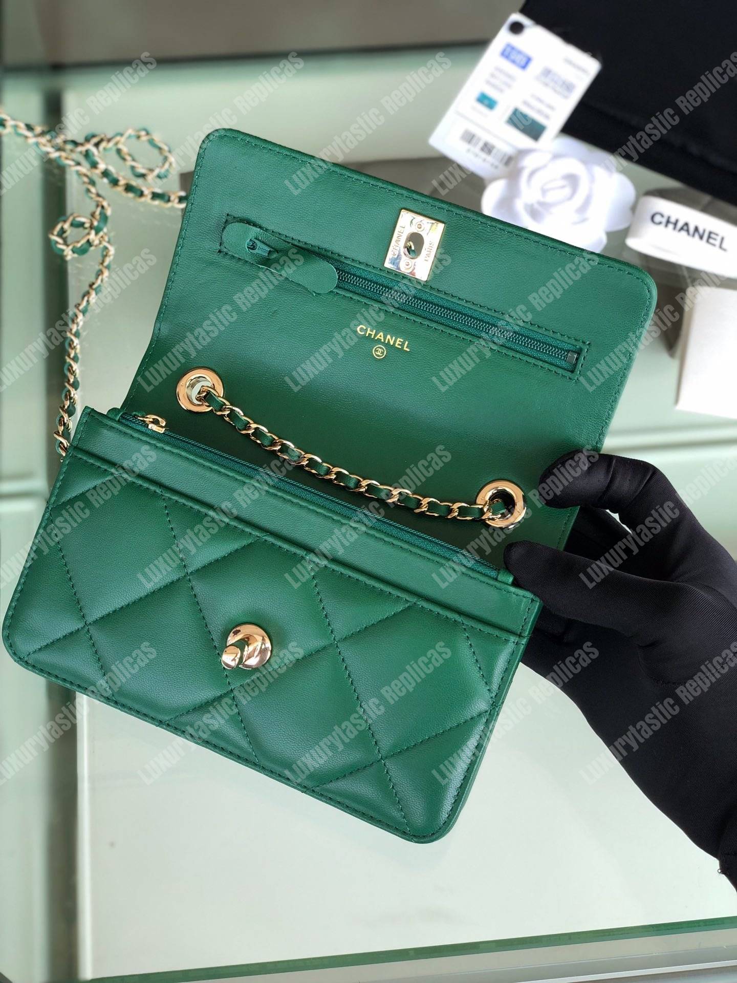 Ch*el wallet on chain – woc lambskin gold-toned metal green