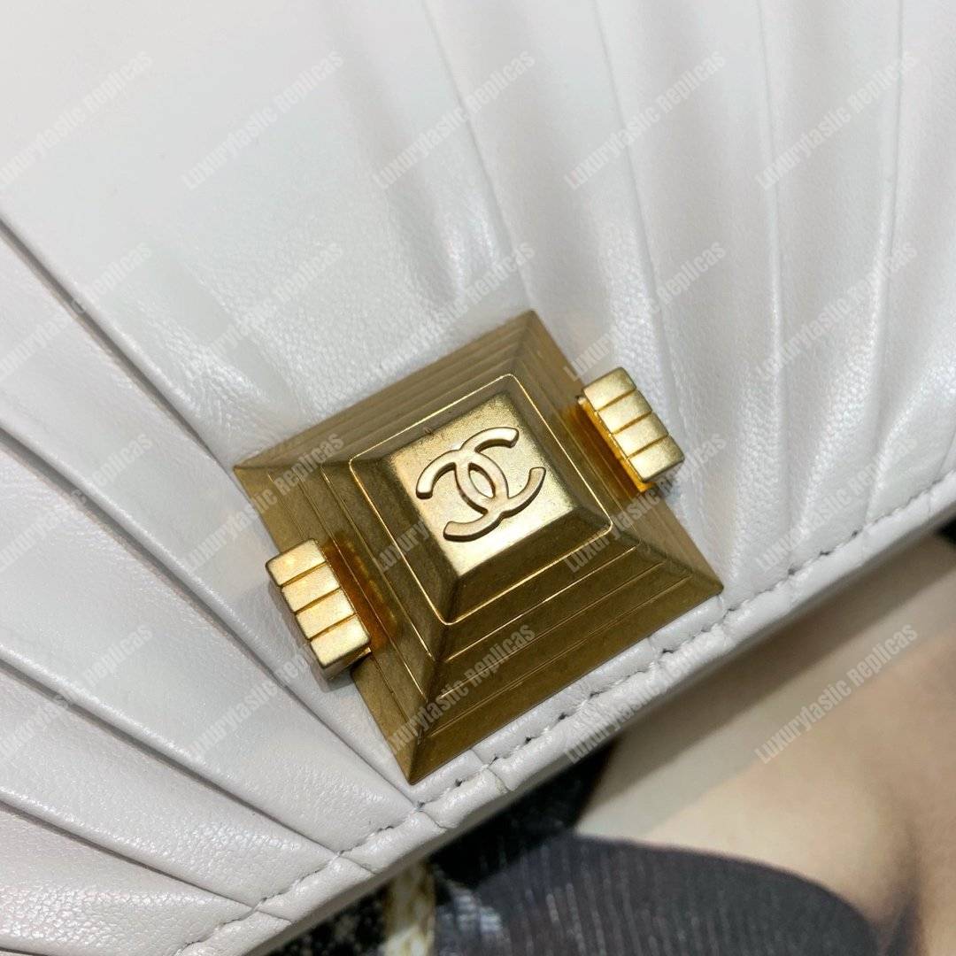 Ch*el wallet on chain – woc pleated lambskin white gold-toned