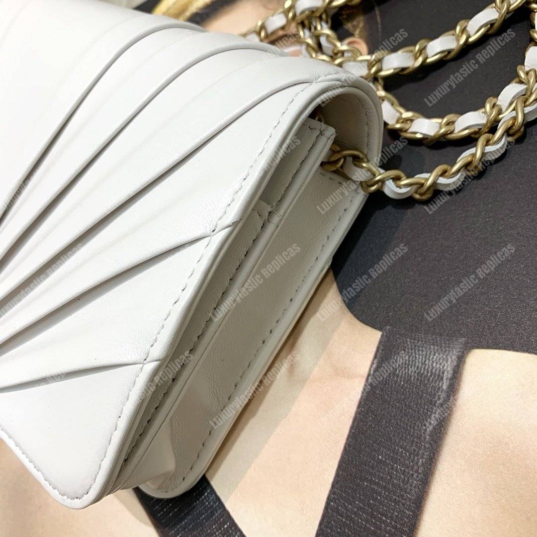Ch*el wallet on chain – woc pleated lambskin white gold-toned