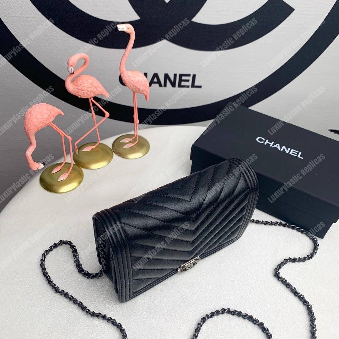 Ch*el le boy wallet on chain – woc black chevron lambskin