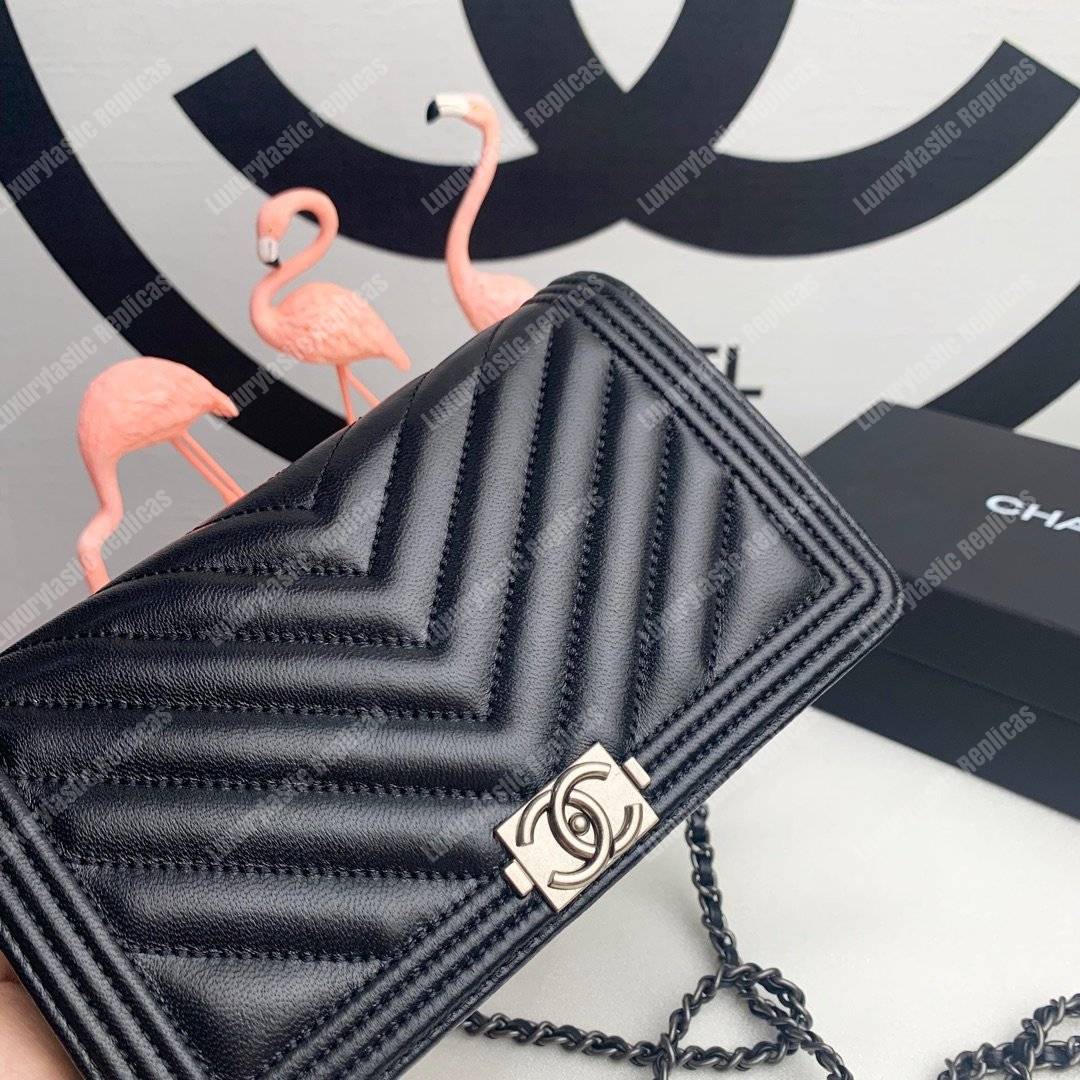 Ch*el le boy wallet on chain – woc black chevron lambskin