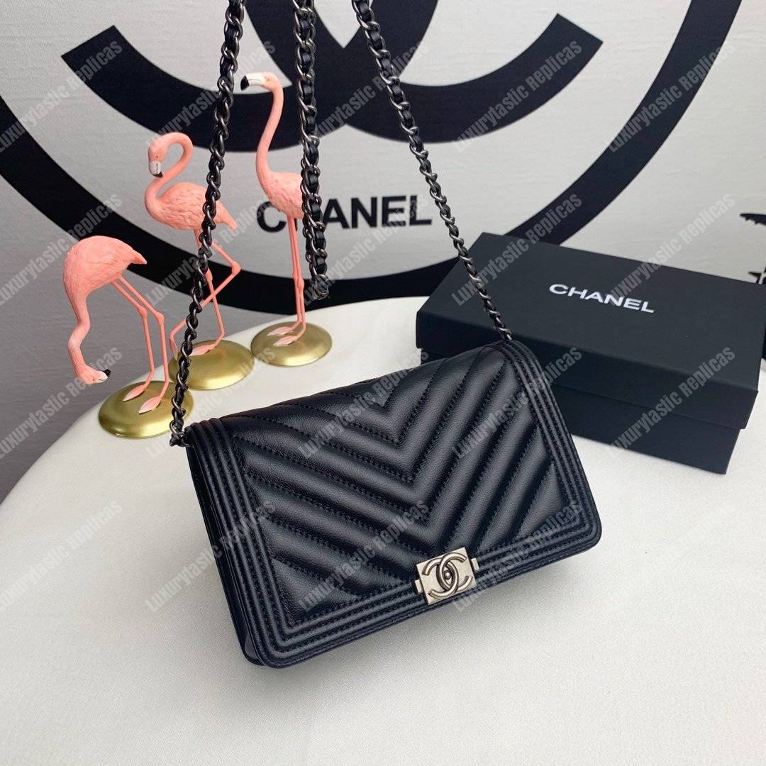 Ch*el le boy wallet on chain – woc black chevron lambskin
