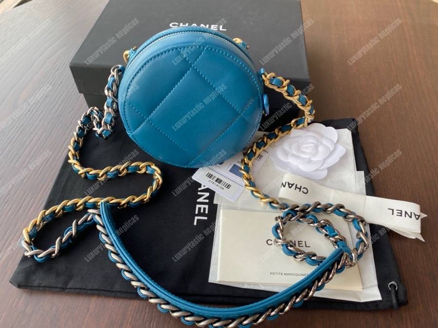 Ch*el 19 clutch with chain blue