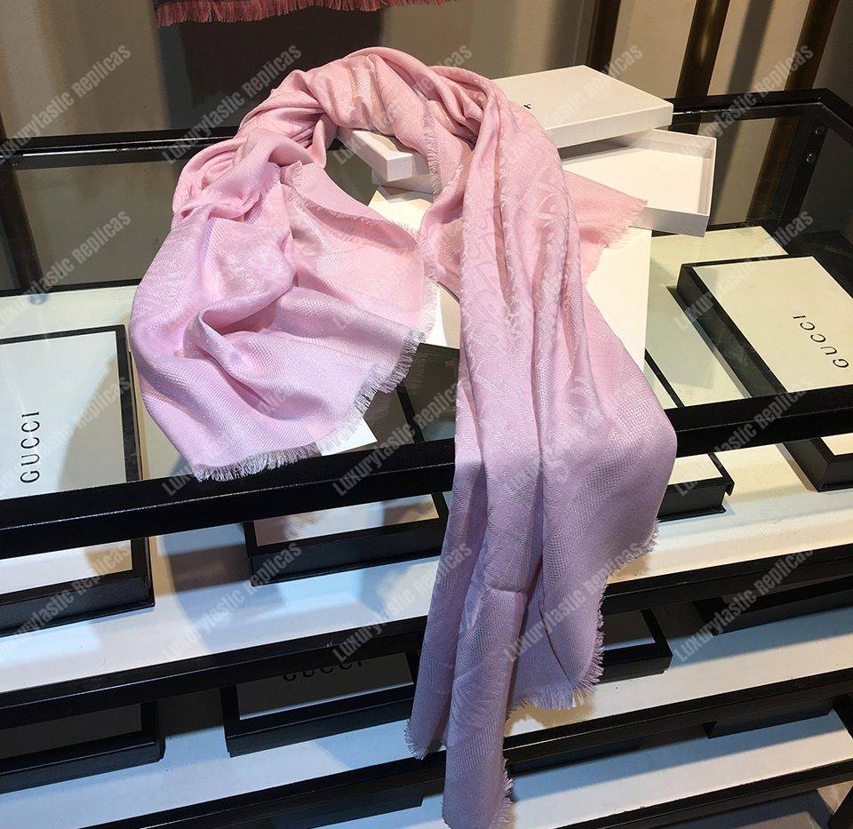 CD Oblique 140 Stole Pink