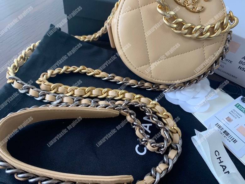 Ch*el 19 clutch with chain beige
