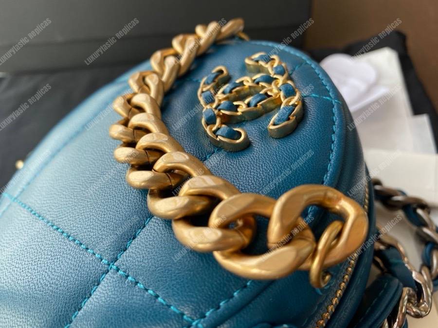 Ch*el 19 clutch with chain blue